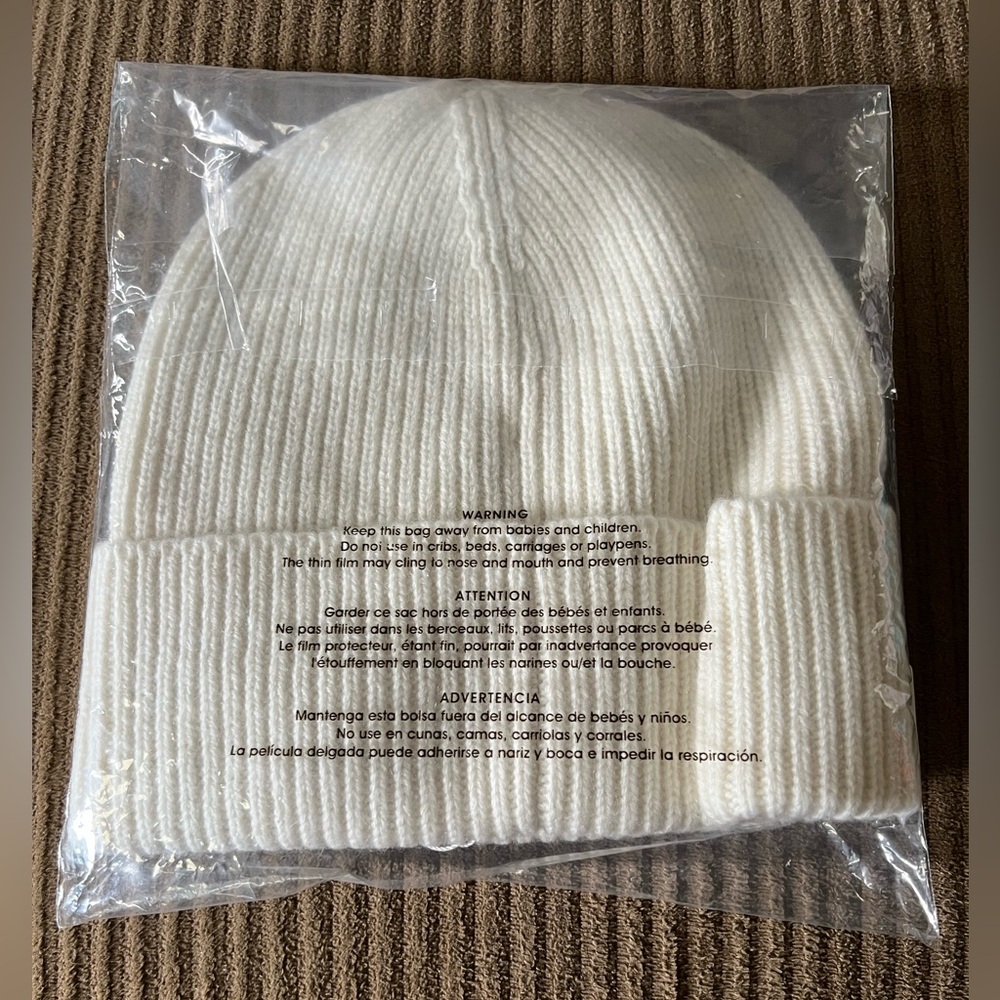 Coach Knit Beanie nwt in packaging - Picture 3 of 3
